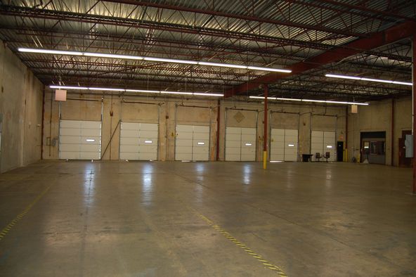 Industrial Office/Warehouse For Sale Or Lease: 6901 W 70th St, Shreveport, LA 71129
